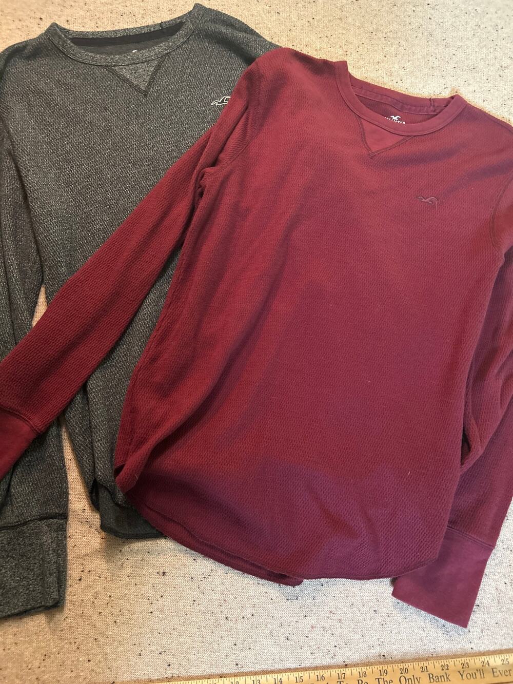 Hollister Mens Long Sleeve Waffle Knit Shirts LOT OF TWO Burgundy Charcoal Large